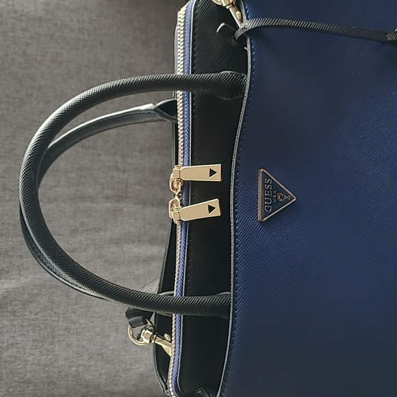 NWOT Guess bag - Picture 8 of 8